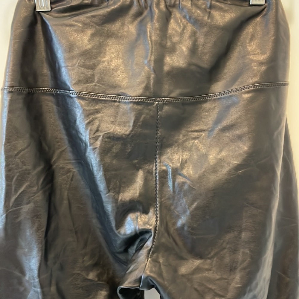 SzS Wilfred Free Daria Faux Vegan Leather High Rise Black Leggings. - Picture 9 of 11